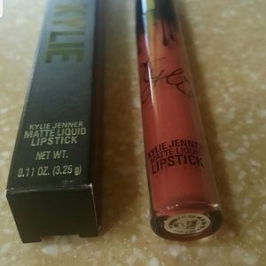 Kylie Cosmetics Makeup - Kylie Lipstick Twenty Kylie Cosmetics Makeup - Kylie Lipstick Twenty